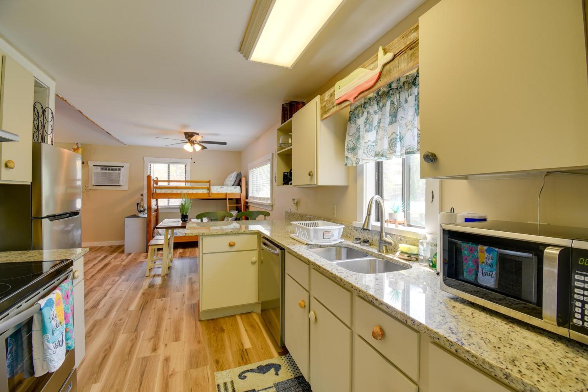 Ocean Isle Apartment With Balcony, 1 Mi To Beach! Ocean Isle Beach Esterno foto